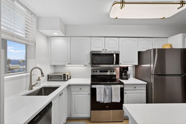 108 Paradise Harbour Boulevard 305, North Palm Beach, FL 33408