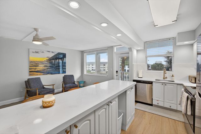 108 Paradise Harbour Boulevard 305, North Palm Beach, FL 33408