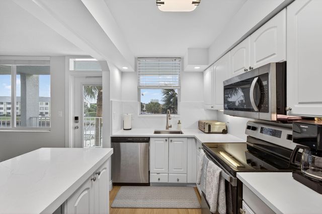 108 Paradise Harbour Boulevard 305, North Palm Beach, FL 33408