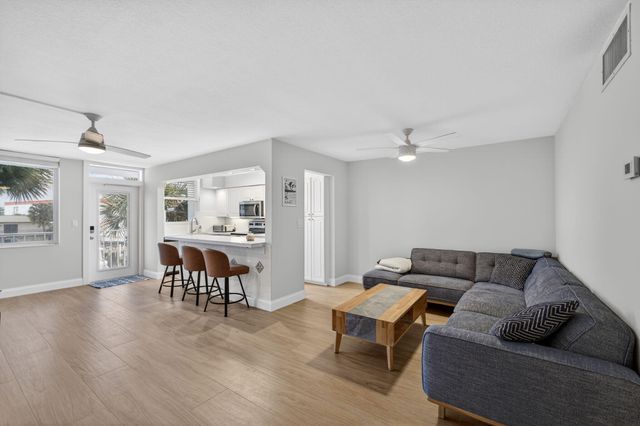 108 Paradise Harbour Boulevard 305, North Palm Beach, FL 33408