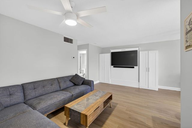 108 Paradise Harbour Boulevard 305, North Palm Beach, FL 33408