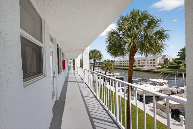 108 Paradise Harbour Boulevard 305, North Palm Beach, FL 33408