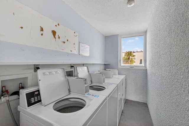 108 Paradise Harbour Boulevard 305, North Palm Beach, FL 33408