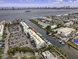 108 Paradise Harbour Boulevard 305, North Palm Beach, FL 33408