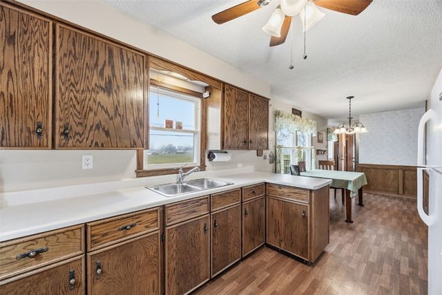 5918 Sharon Lane NW, Cedar Rapids, IA 52405