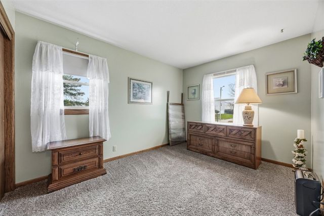 5918 Sharon Lane NW, Cedar Rapids, IA 52405