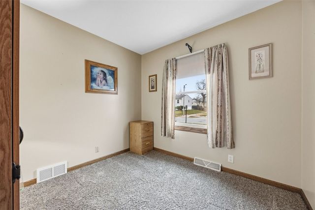 5918 Sharon Lane NW, Cedar Rapids, IA 52405