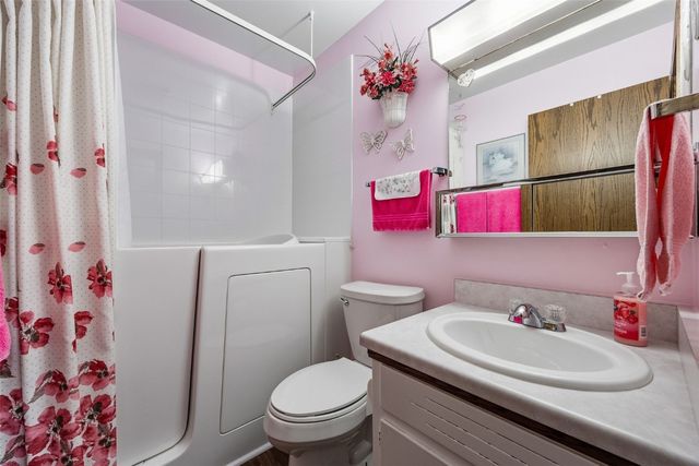 5918 Sharon Lane NW, Cedar Rapids, IA 52405