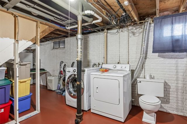 5918 Sharon Lane NW, Cedar Rapids, IA 52405