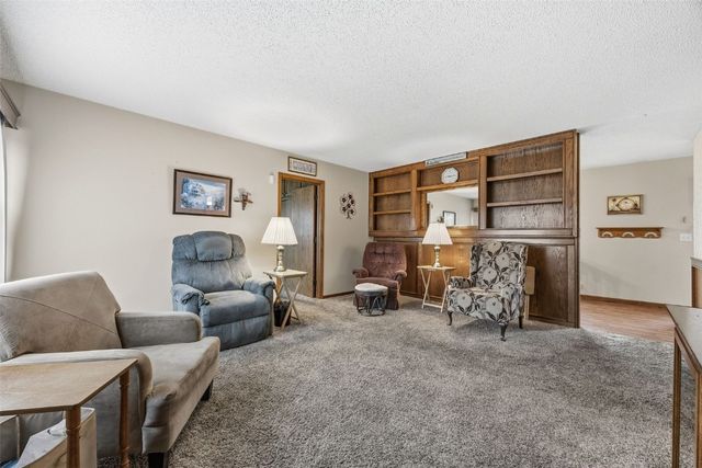 5918 Sharon Lane NW, Cedar Rapids, IA 52405