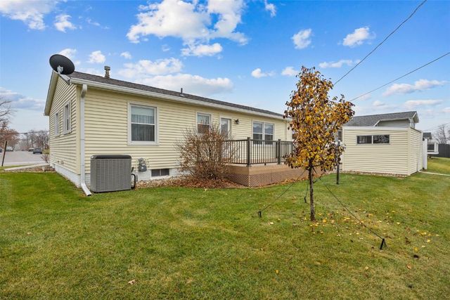 5918 Sharon Lane NW, Cedar Rapids, IA 52405