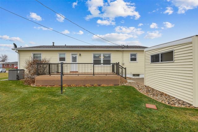 5918 Sharon Lane NW, Cedar Rapids, IA 52405