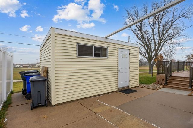 5918 Sharon Lane NW, Cedar Rapids, IA 52405