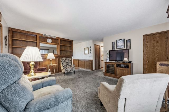 5918 Sharon Lane NW, Cedar Rapids, IA 52405