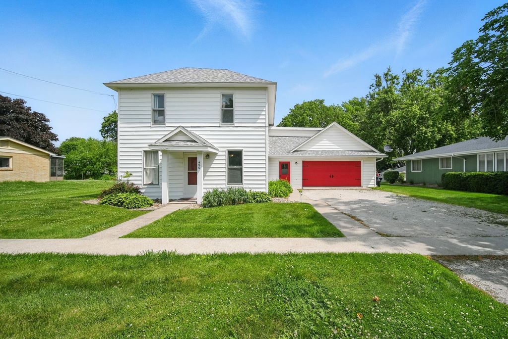 455 NW 2nd Street, Earlham, IA 50072