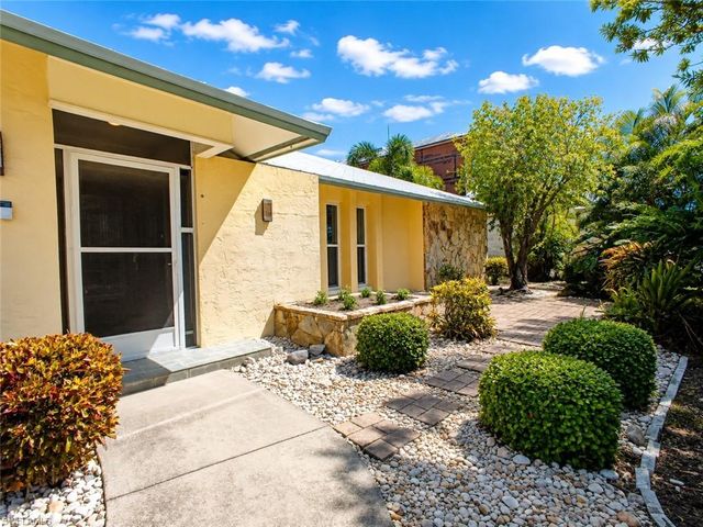 1709 SE 44th ST, Cape Coral, FL 33904