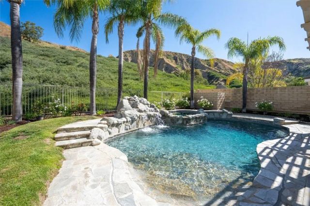 17781 Maplehurst Place, Canyon Country, CA 91387