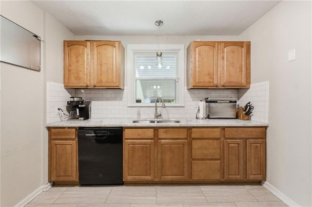 1000 W 84th Street, Kansas City, MO 64114