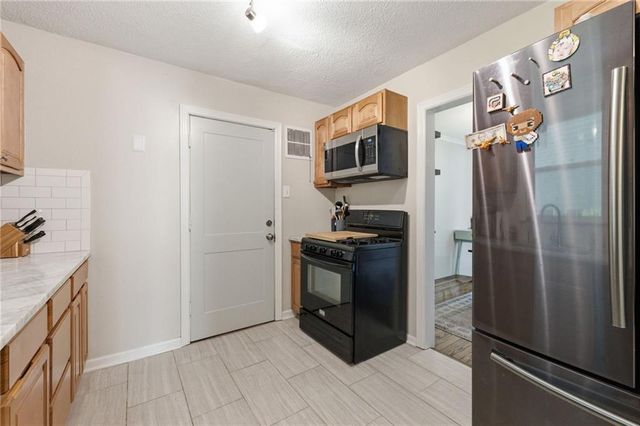 1000 W 84th Street, Kansas City, MO 64114