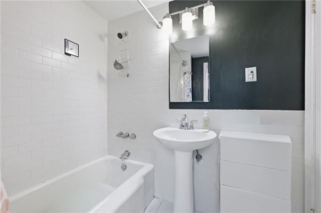 1000 W 84th Street, Kansas City, MO 64114