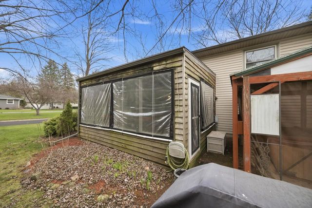 1213 Adrian Boulevard, Fort Atkinson, WI 53538