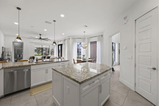 10432 N LAGO VISTA Circle, Parkland, FL 33076