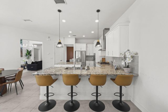 10432 N LAGO VISTA Circle, Parkland, FL 33076