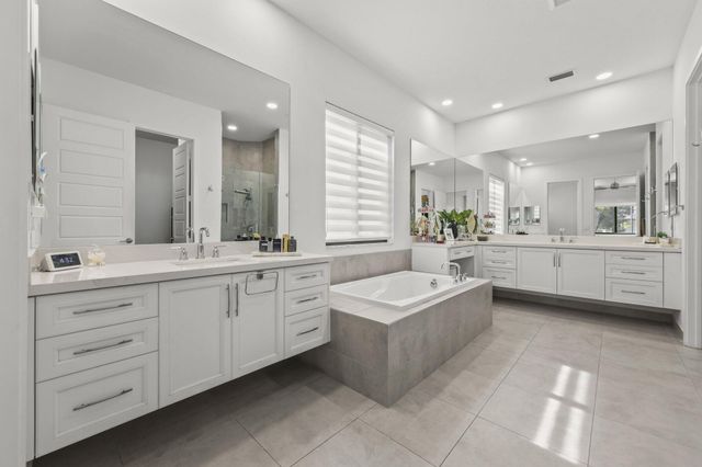 10432 N LAGO VISTA Circle, Parkland, FL 33076