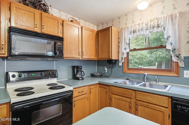 119 Sandbury Court, Holland, OH 43528