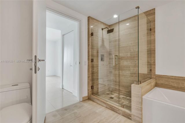 1300 Brickell Bay Dr 1704, Miami, FL 33131