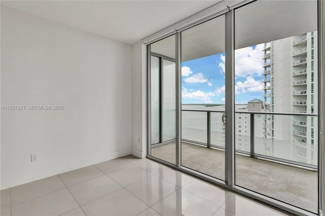 1300 Brickell Bay Dr 1704, Miami, FL 33131