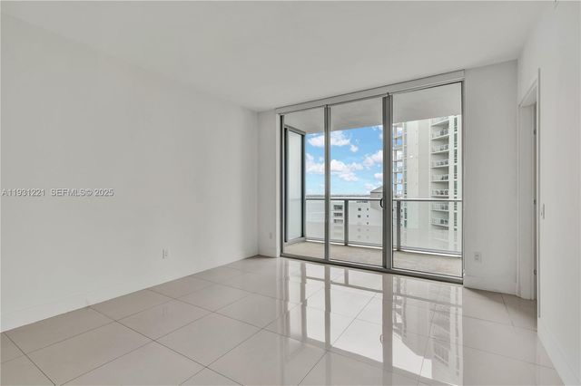 1300 Brickell Bay Dr 1704, Miami, FL 33131