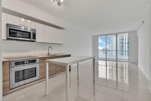 1300 Brickell Bay Dr 1704, Miami, FL 33131