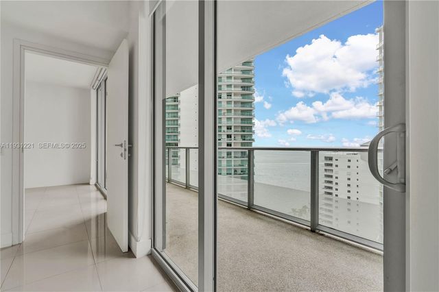 1300 Brickell Bay Dr 1704, Miami, FL 33131