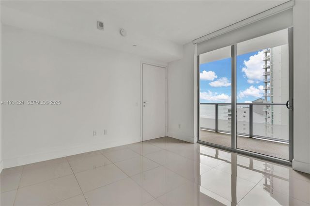1300 Brickell Bay Dr 1704, Miami, FL 33131