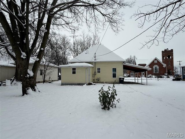 113 E Maple Street, Brownstown, IL 62418