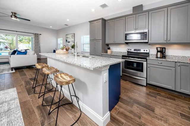 920 8TH AVENUE NW, Largo, FL 33770