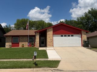 4814 CHERRY TREE DR, Schertz, TX 78108