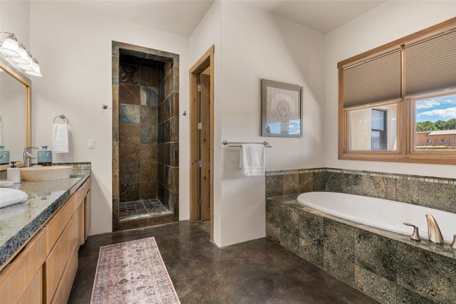 15 Rancho Mañana, Santa Fe, NM 87506