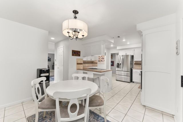 2230 Hillcrest Way, Carmichael, CA 95608