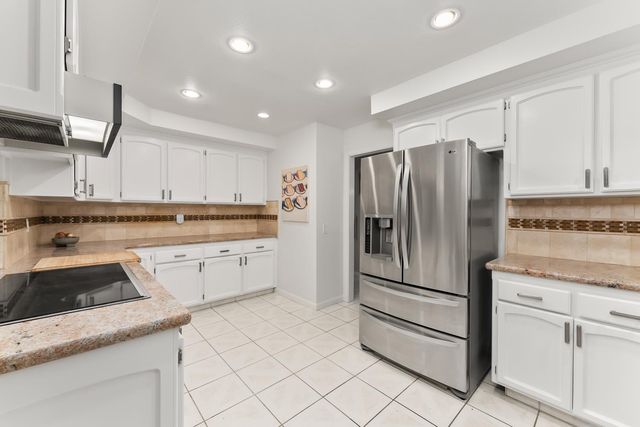 2230 Hillcrest Way, Carmichael, CA 95608