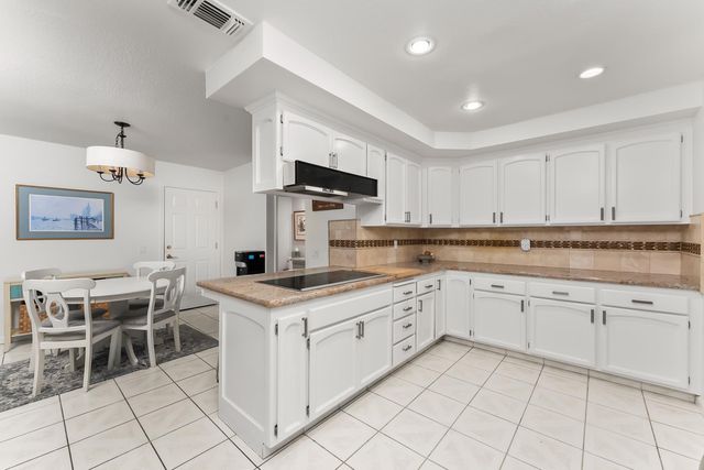 2230 Hillcrest Way, Carmichael, CA 95608