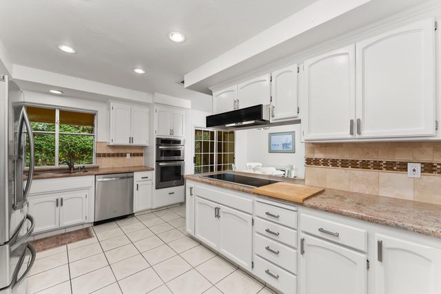 2230 Hillcrest Way, Carmichael, CA 95608