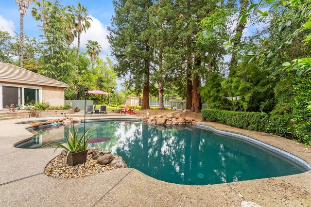 2230 Hillcrest Way, Carmichael, CA 95608