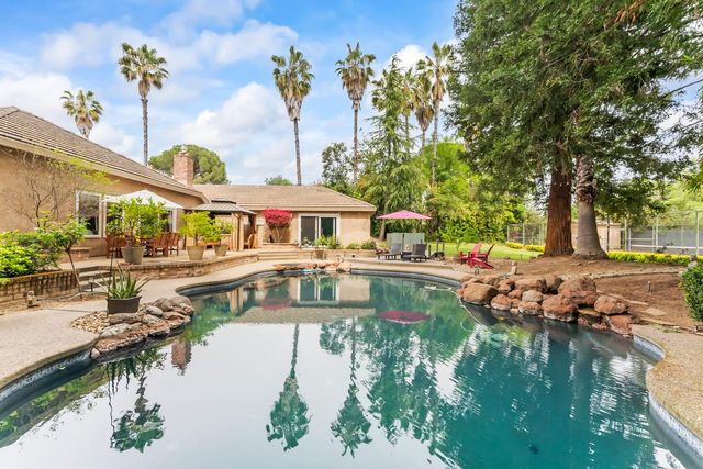 2230 Hillcrest Way, Carmichael, CA 95608