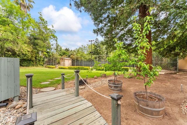 2230 Hillcrest Way, Carmichael, CA 95608