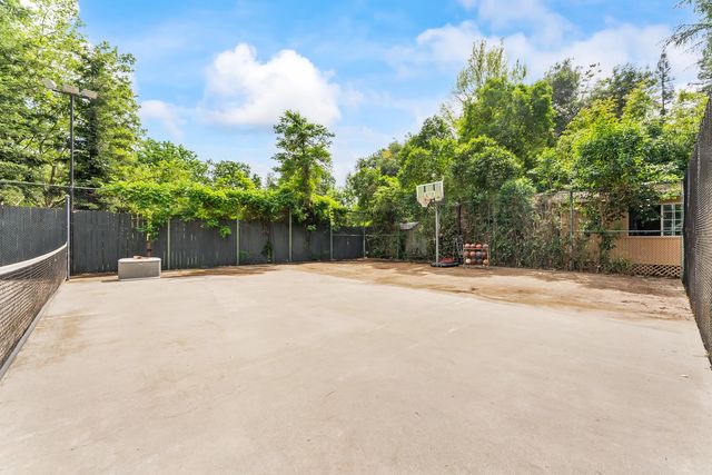 2230 Hillcrest Way, Carmichael, CA 95608