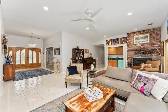 2230 Hillcrest Way, Carmichael, CA 95608