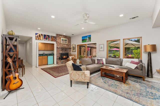 2230 Hillcrest Way, Carmichael, CA 95608