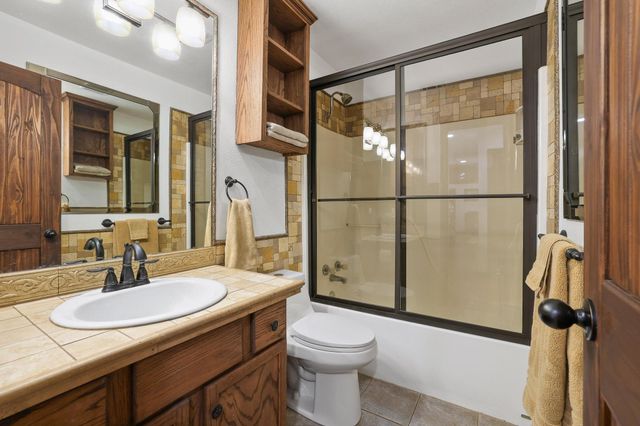 1045 Middle Road, Denison, TX 75021